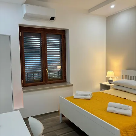 Domus Felix Bed & Breakfast 3*